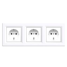 Nova III földelt dugalj  fehér kerettel